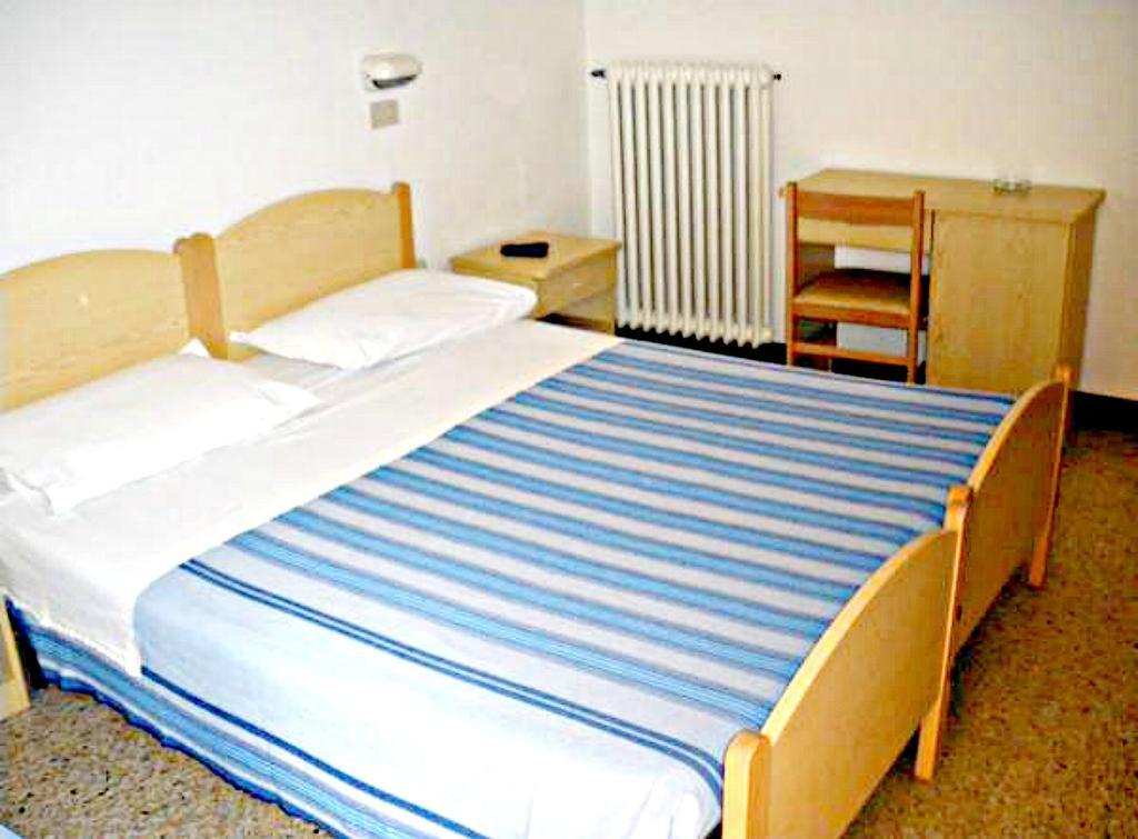 Hotel Ronconi Римини Стая снимка