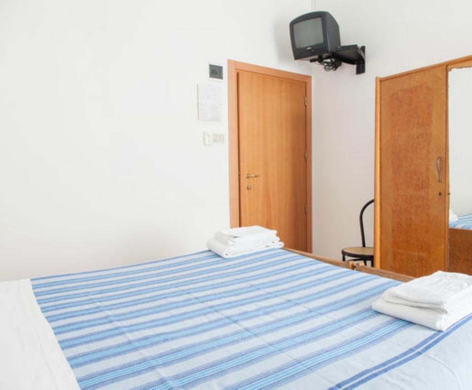 Hotel Ronconi Римини Стая снимка