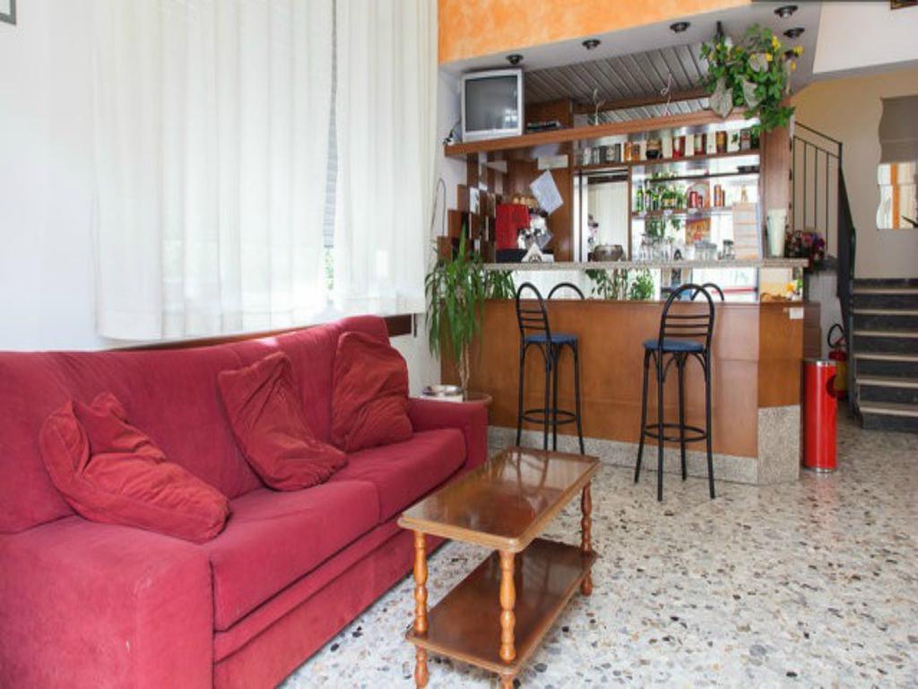 Hotel Ronconi Римини Екстериор снимка