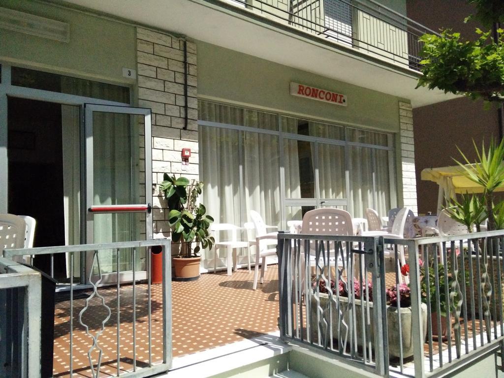 Hotel Ronconi Римини Екстериор снимка