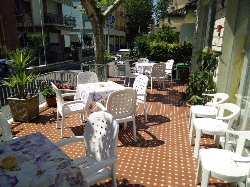 Hotel Ronconi Римини Екстериор снимка