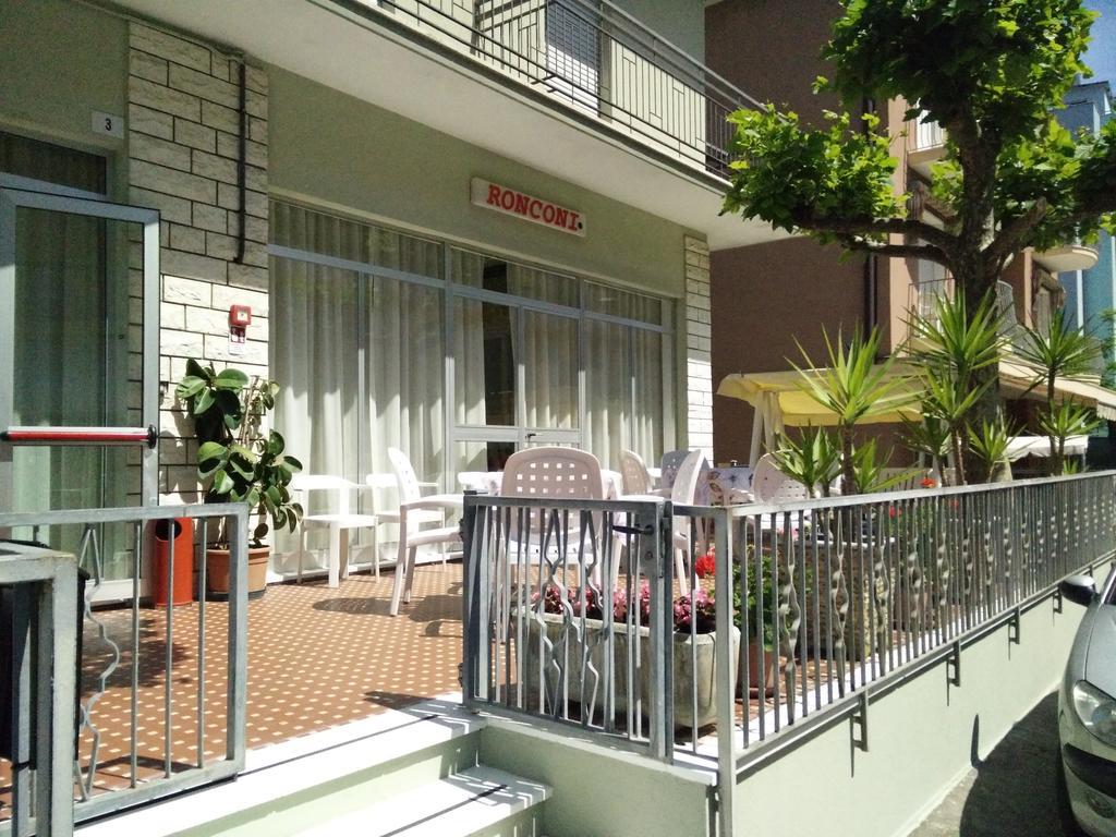 Hotel Ronconi Римини Екстериор снимка
