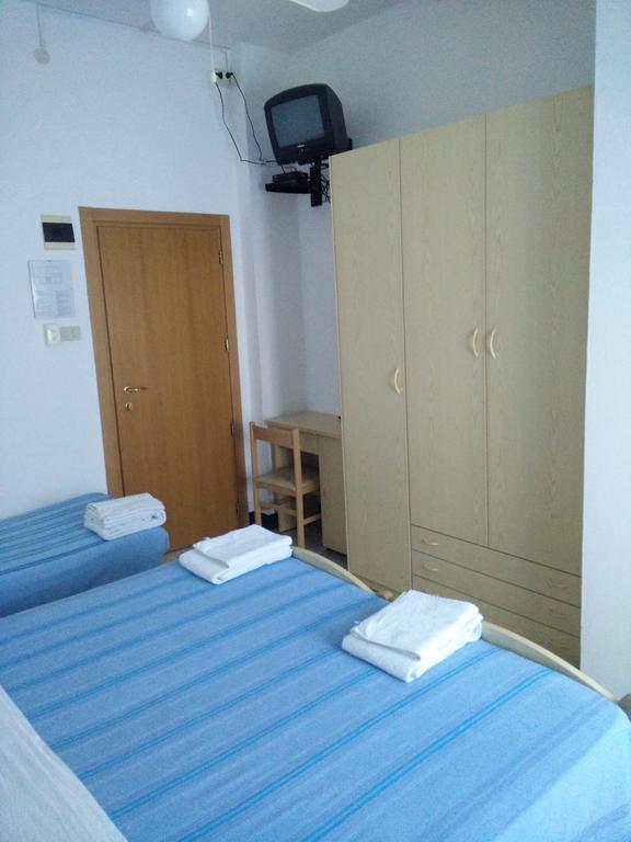 Hotel Ronconi Римини Екстериор снимка