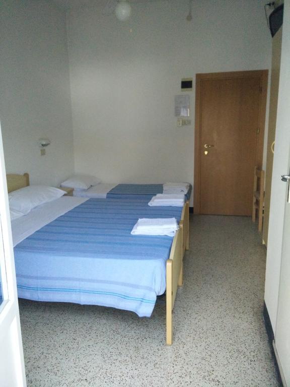 Hotel Ronconi Римини Екстериор снимка