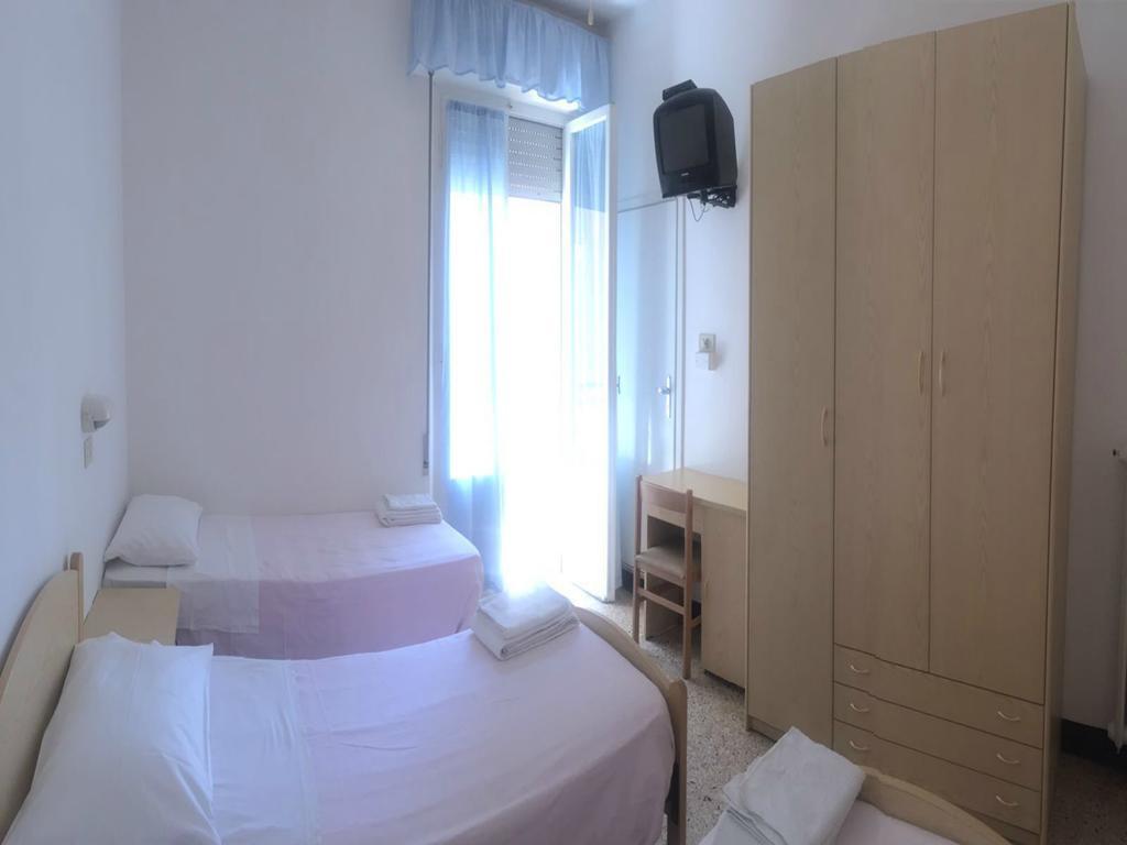 Hotel Ronconi Римини Екстериор снимка