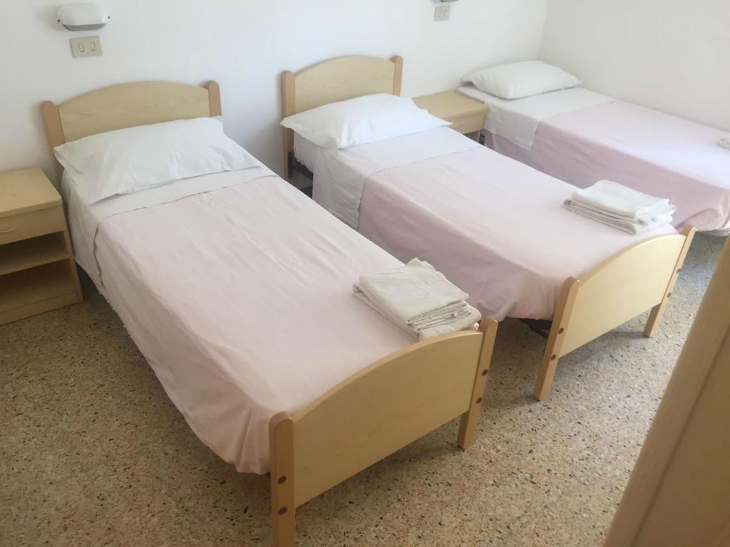 Hotel Ronconi Римини Екстериор снимка