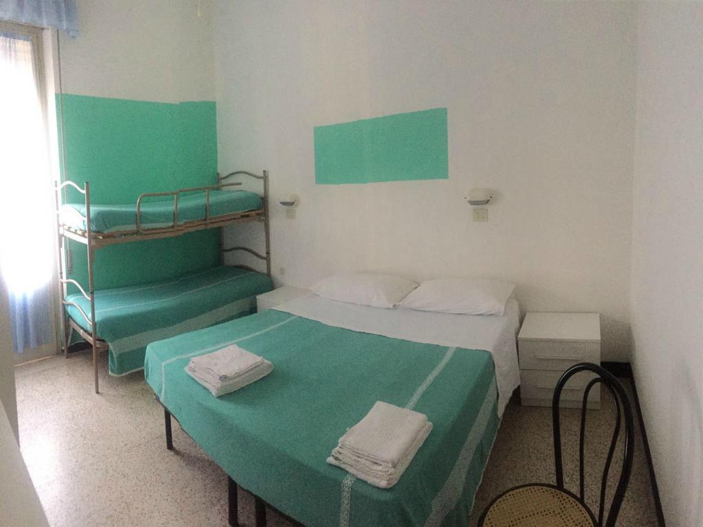 Hotel Ronconi Римини Екстериор снимка