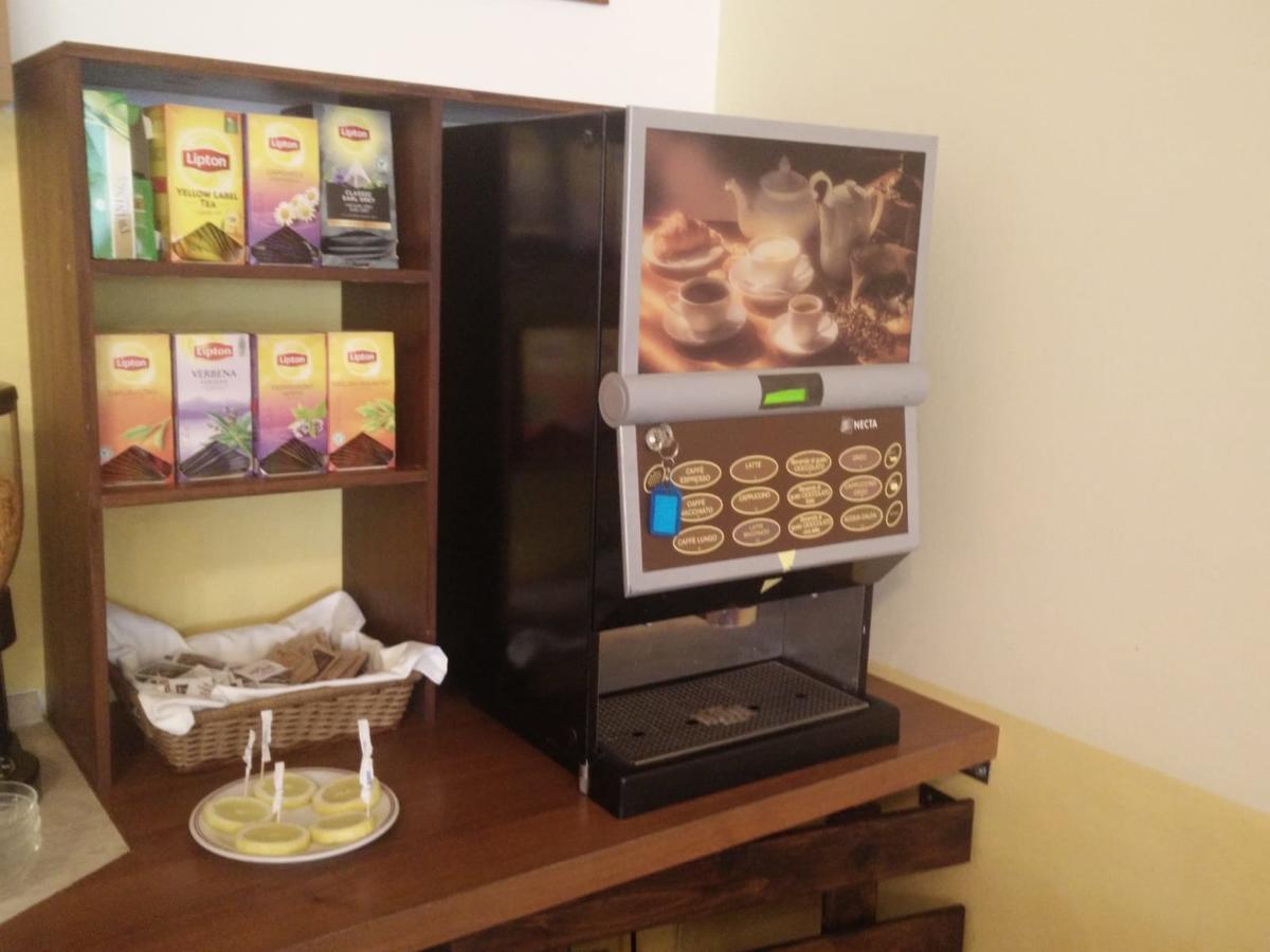 Hotel Ronconi Римини Екстериор снимка