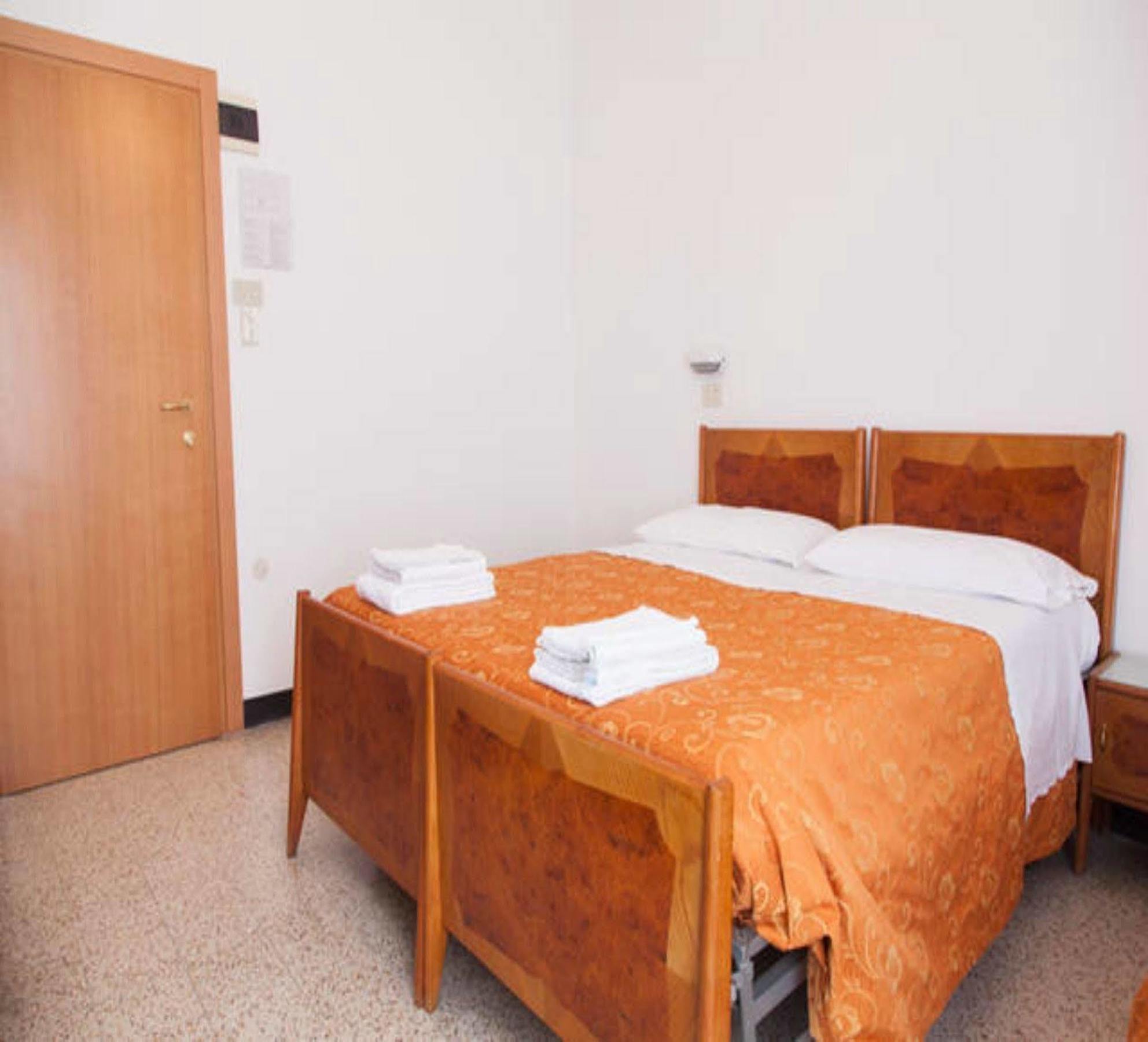 Hotel Ronconi Римини Екстериор снимка