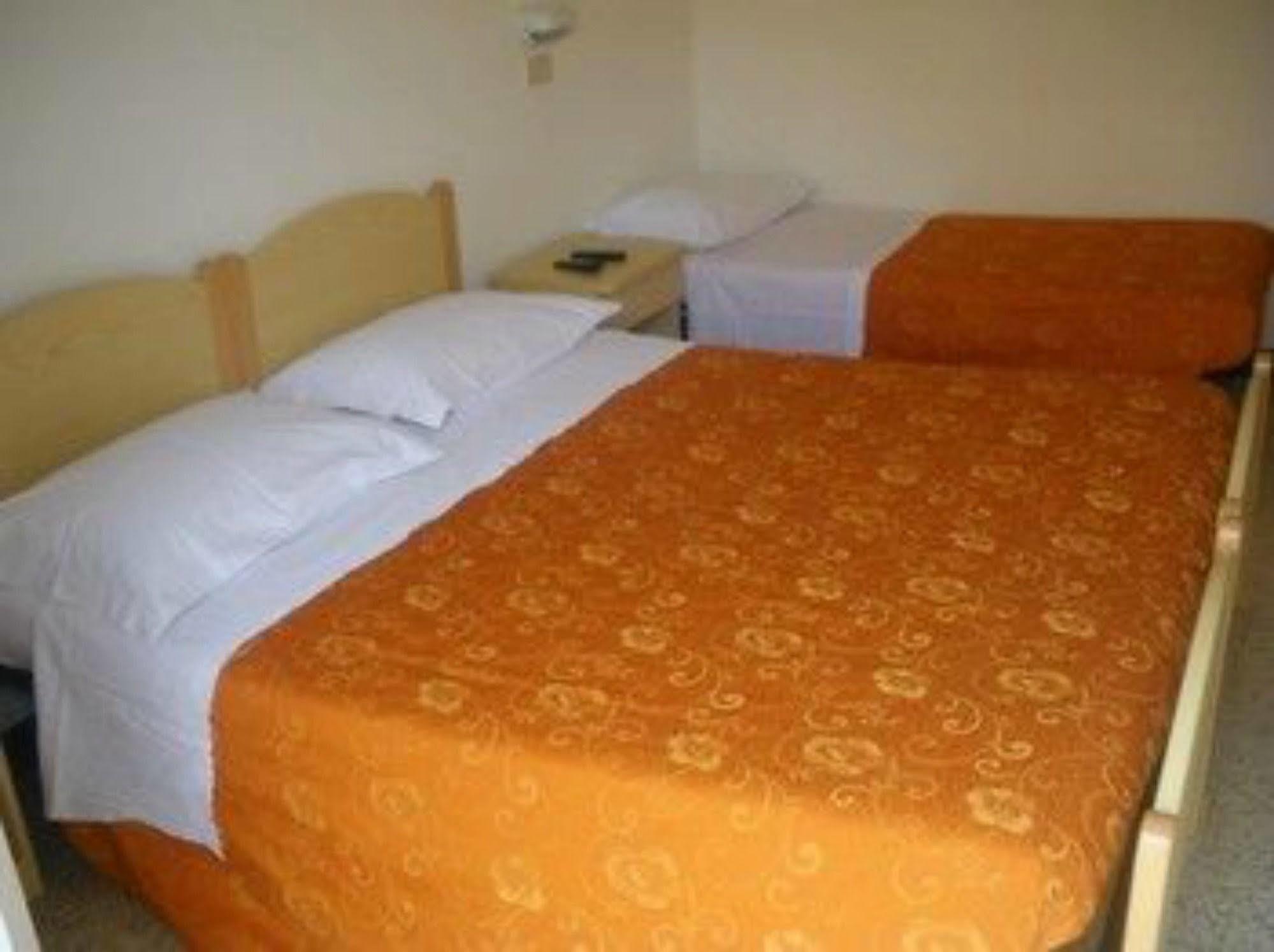 Hotel Ronconi Римини Екстериор снимка
