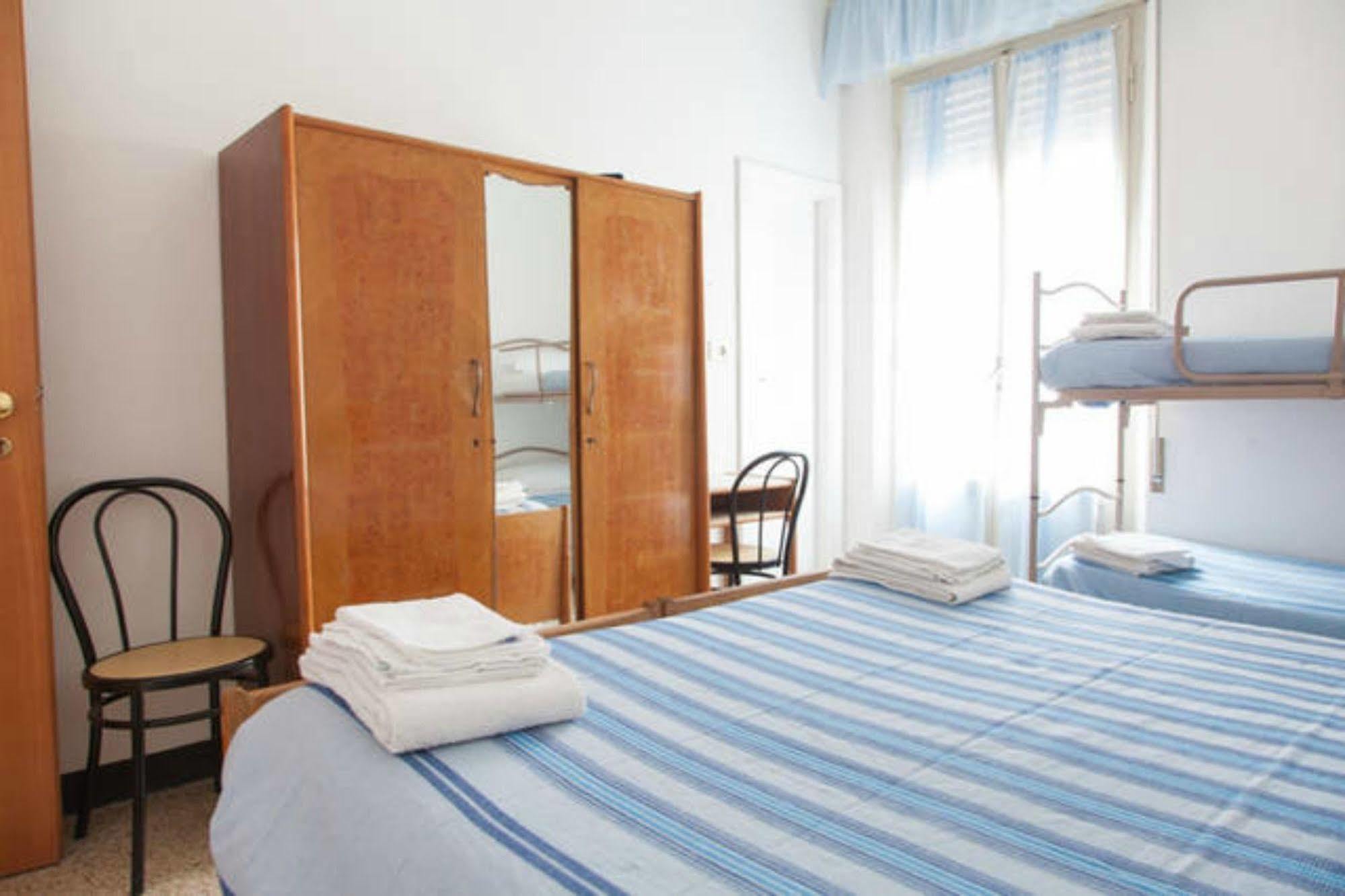 Hotel Ronconi Римини Екстериор снимка