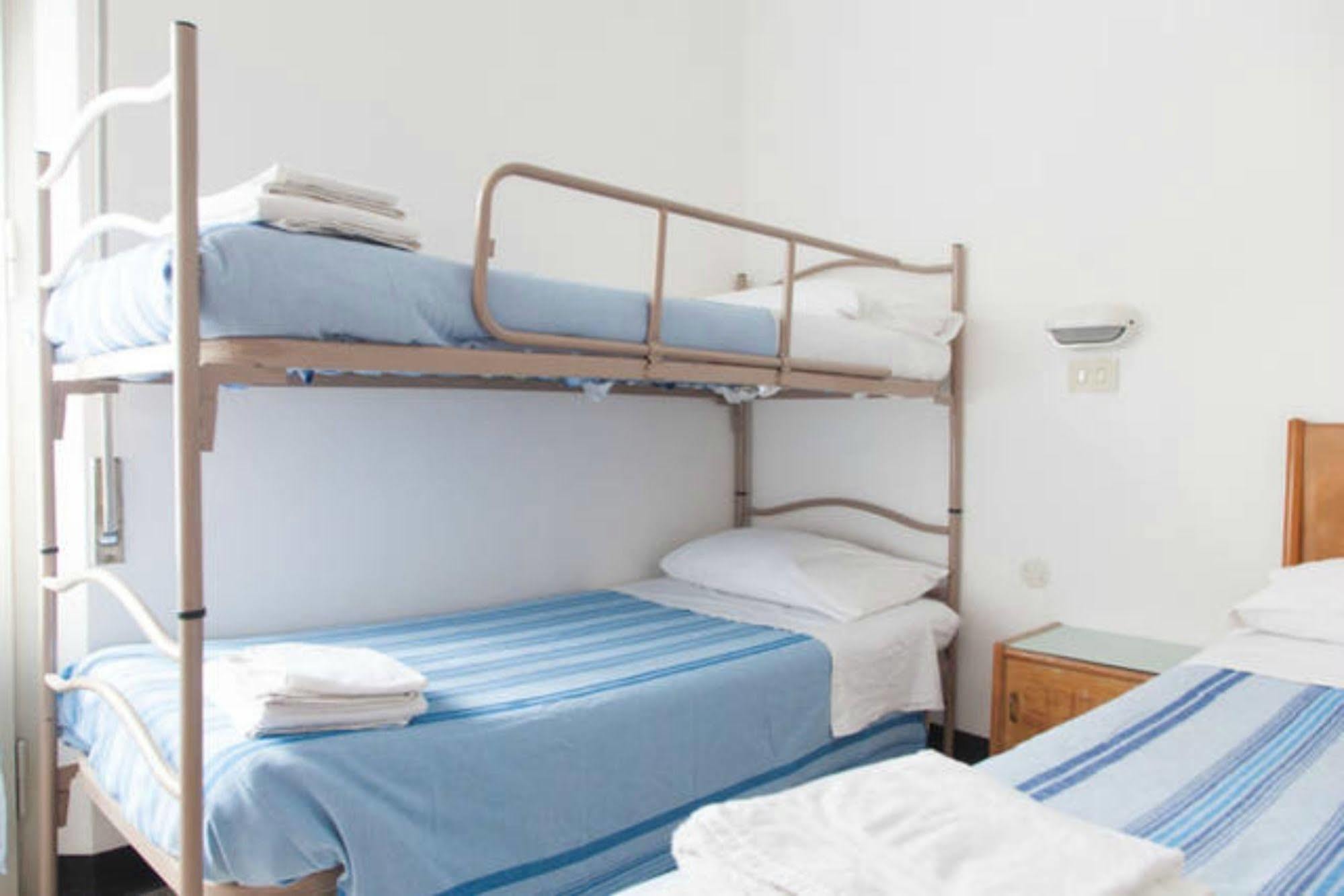 Hotel Ronconi Римини Екстериор снимка